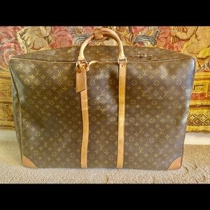 Beautiful Louis Vuitton 100% authentic Sirius 70 Monogram Soft Suitcase Unisex